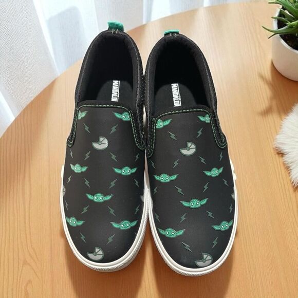 Ground Up Grogu All Over Print Slip-On Boys Sz 4 - Picture 3 of 6